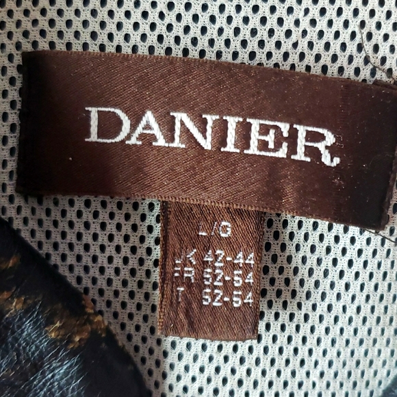 Mens Danier leather jacket. - Picture 2 of 7